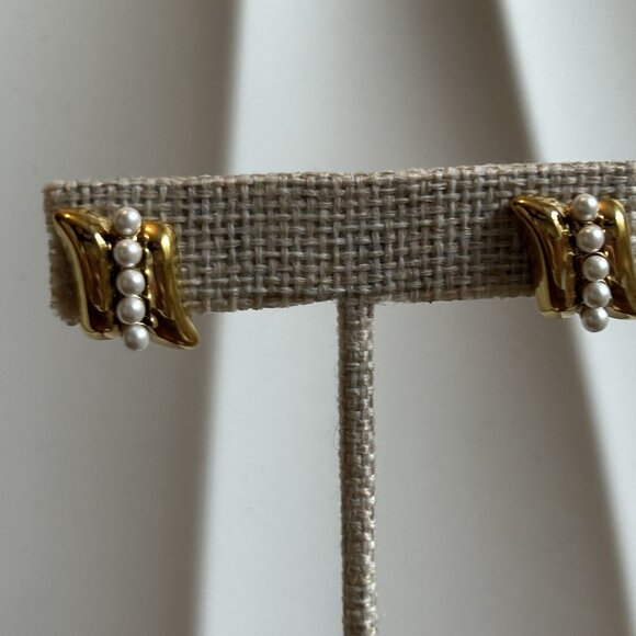 Oceanus Imitation Pearl Gold Stainless Steel Stud Earrings Timeless Sculptural - Picture 5 of 7